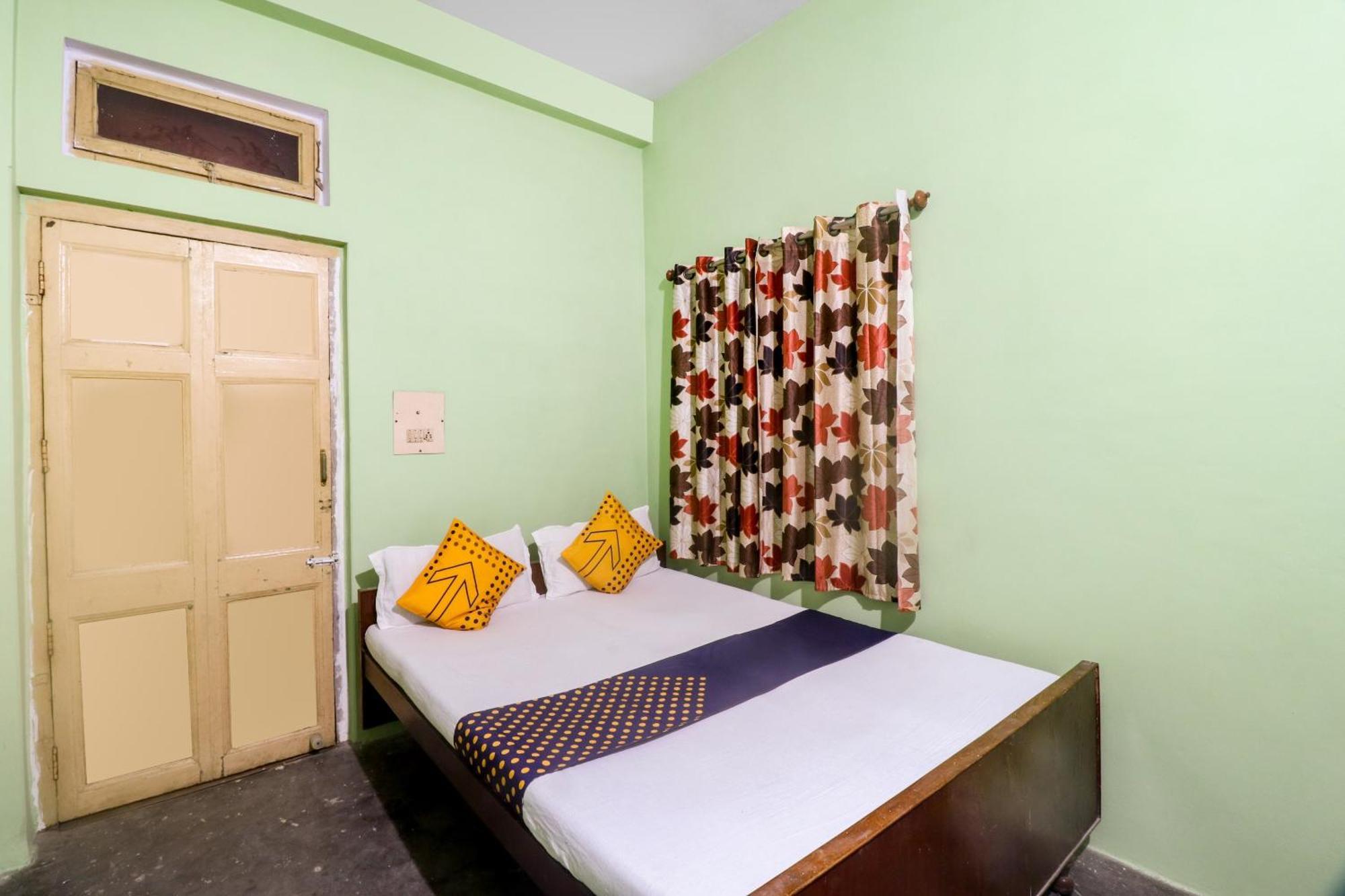 Spot On Mishra Guest House Varanasi Eksteriør billede