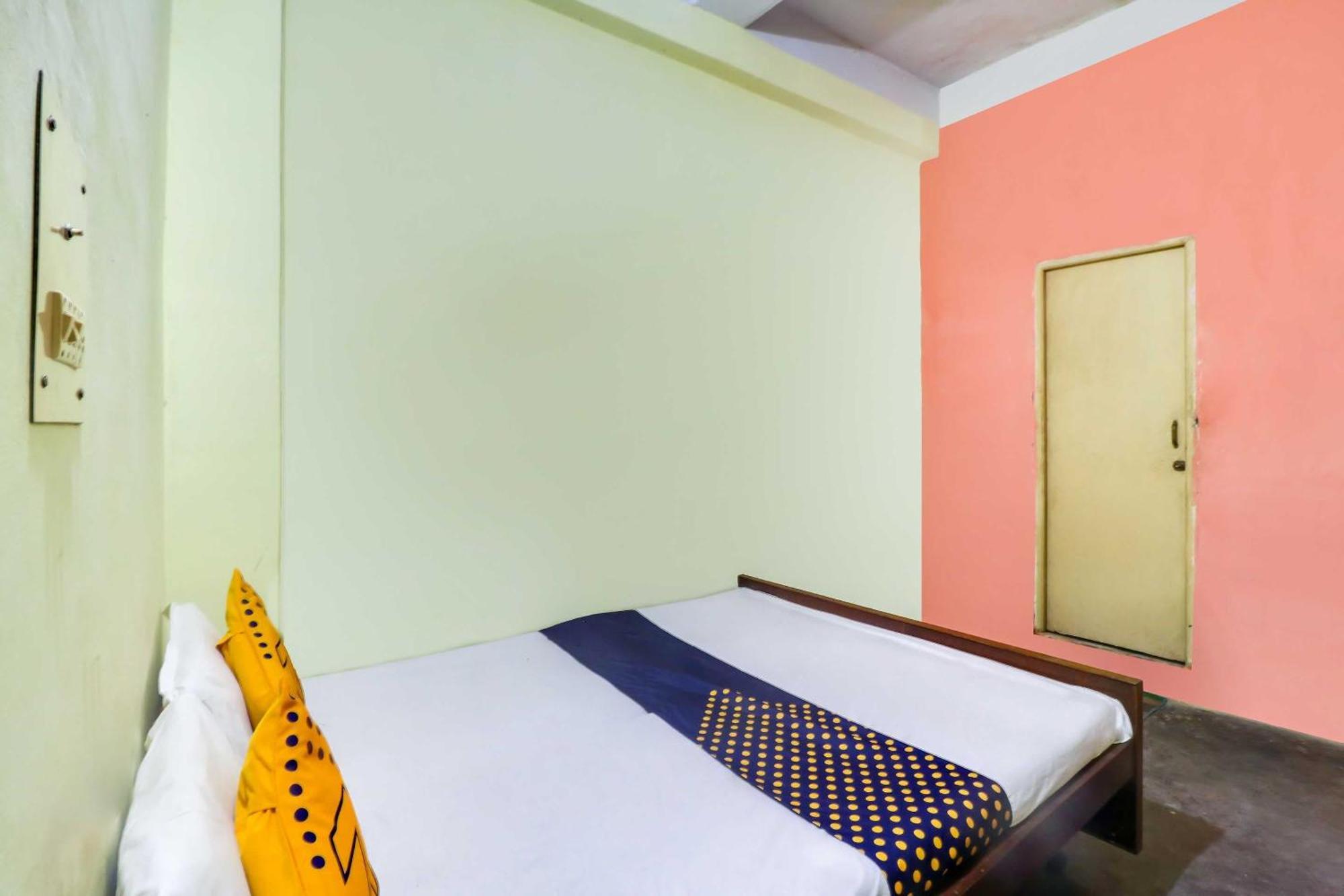Spot On Mishra Guest House Varanasi Eksteriør billede