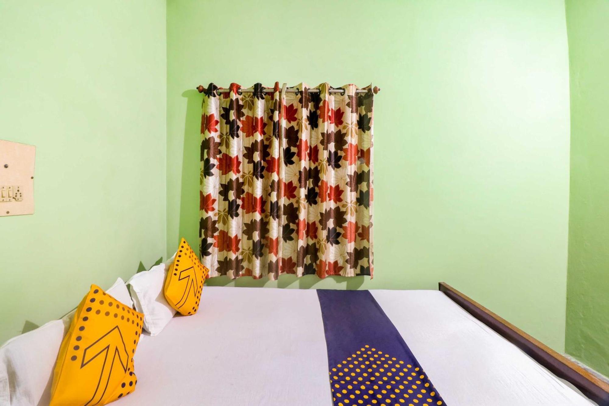Spot On Mishra Guest House Varanasi Eksteriør billede